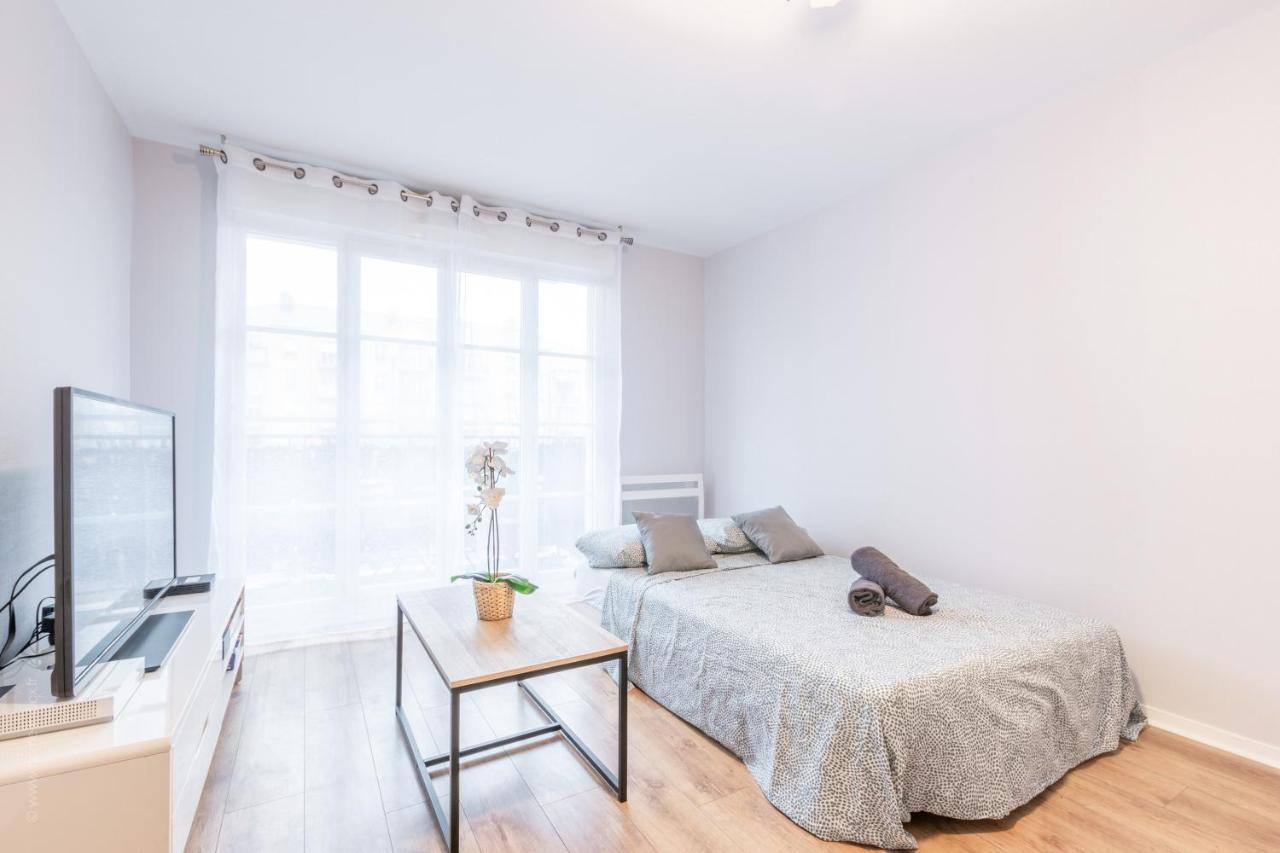 Mindset For 7 - Fairytale Factory Apartment บุสซี-แซ็ง-ฌอร์ฌ ภายนอก รูปภาพ